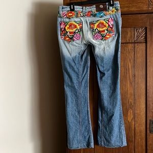 ANTIK DENIM JEANS beautiful distressed floral 🌼embroidered. A must have! Sz 29